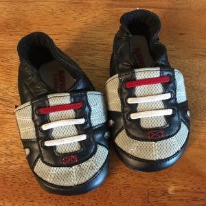 Soft bottom shoes for early walkers